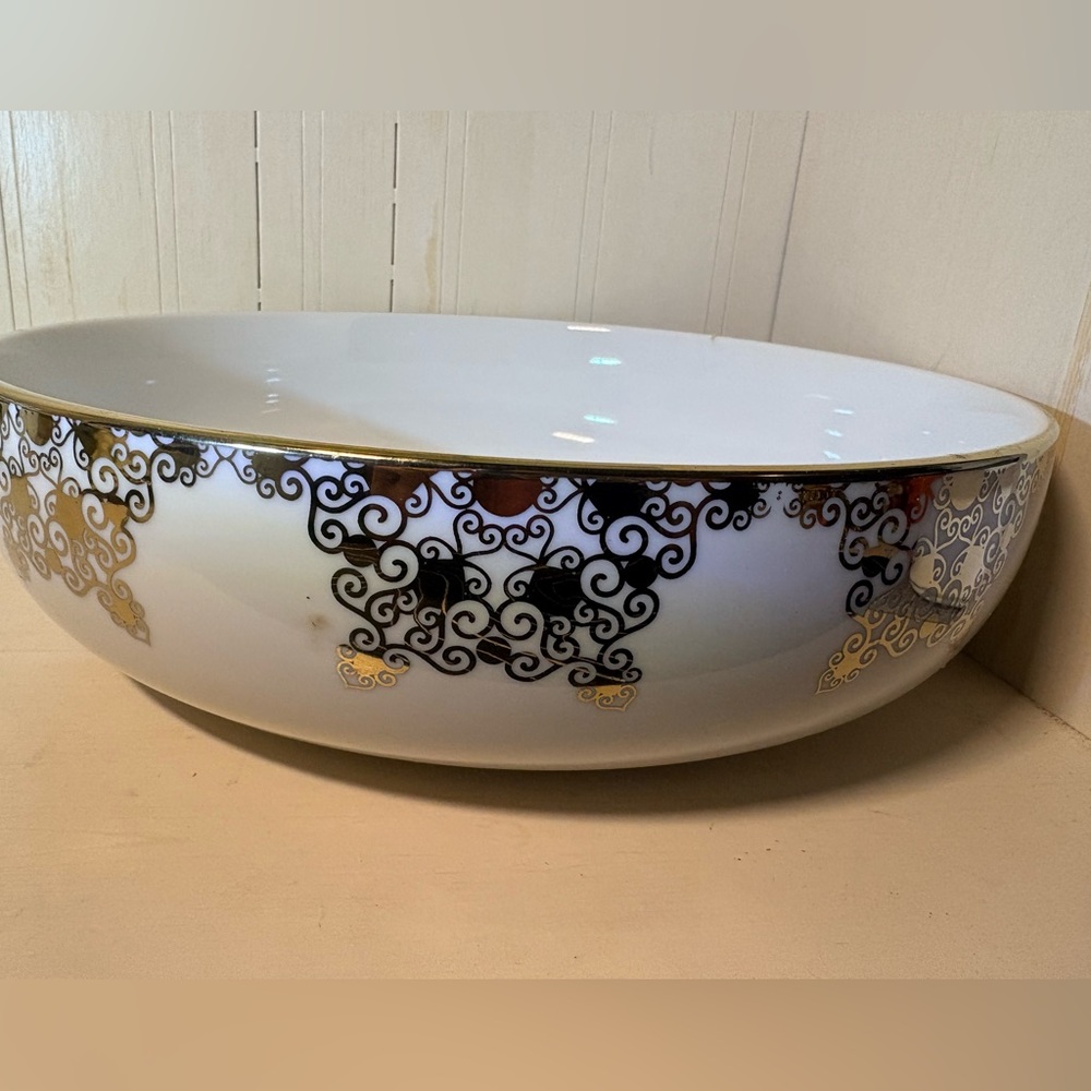 Holiday Home 11 inch wide beautiful Christmas bowl.